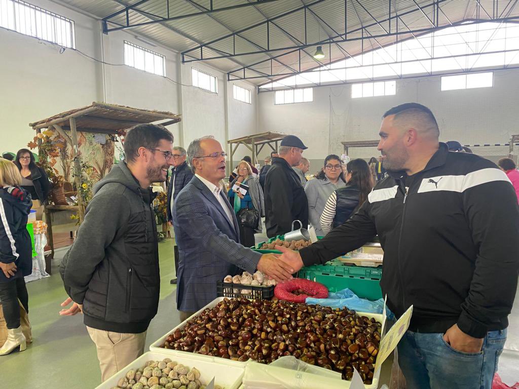 cmcovilha's tweet photo. 🌰 FEIRA DA CASTANHA | FERRO
👉🏻Decorreu no domingo na Freguesia do Ferro, a Feira da Castanha.
👉🏻O evento foi repleto de #animação, produtos regionais, #gastronomia e, claro, as saborosas #castanhas!
#municipiodacovilha #atecerofuturo https://t.co/xCa0OBV0Ag