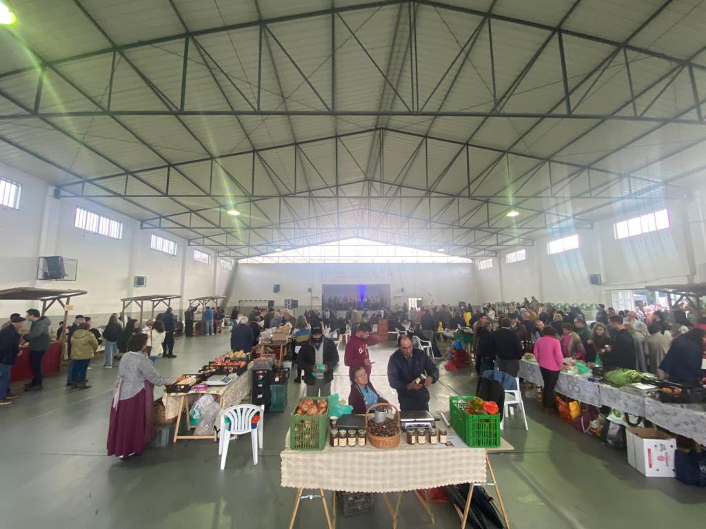 cmcovilha's tweet photo. 🌰 FEIRA DA CASTANHA | FERRO
👉🏻Decorreu no domingo na Freguesia do Ferro, a Feira da Castanha.
👉🏻O evento foi repleto de #animação, produtos regionais, #gastronomia e, claro, as saborosas #castanhas!
#municipiodacovilha #atecerofuturo https://t.co/xCa0OBV0Ag