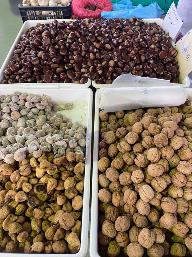 cmcovilha's tweet photo. 🌰 FEIRA DA CASTANHA | FERRO
👉🏻Decorreu no domingo na Freguesia do Ferro, a Feira da Castanha.
👉🏻O evento foi repleto de #animação, produtos regionais, #gastronomia e, claro, as saborosas #castanhas!
#municipiodacovilha #atecerofuturo https://t.co/xCa0OBV0Ag