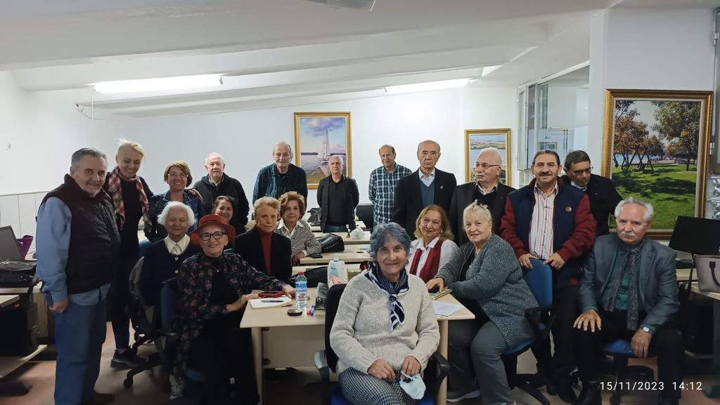 abbasbahadir006's tweet photo. @mansuryavas06 @YanmazOnder @mizrakesin @ankarabbld @OnsoySEMA @ayseozylmz Uzun aradan sonra kavuştuk özlemişiz https://t.co/3VJjaTofJv