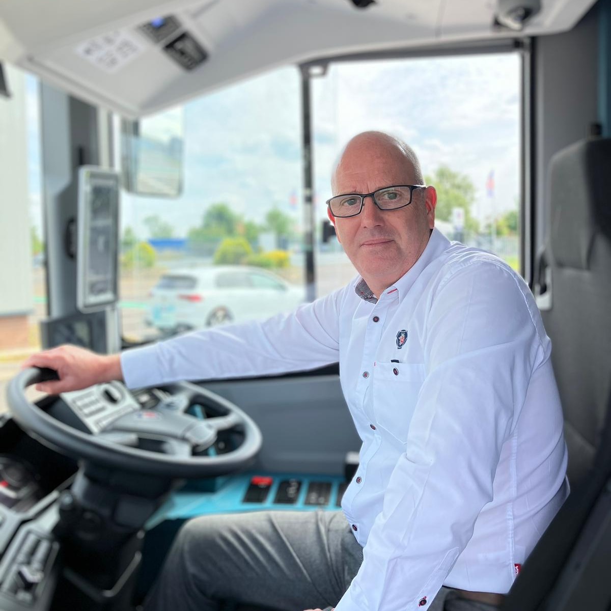 Congratulations to Steve Lambert on an incredible 30-year journey with us.

From overseeing the life cycle of used buses and coaches, to spearheading new and used admin teams, Steve has been the driving force behind our success. (1/3)

#ScaniaFamily