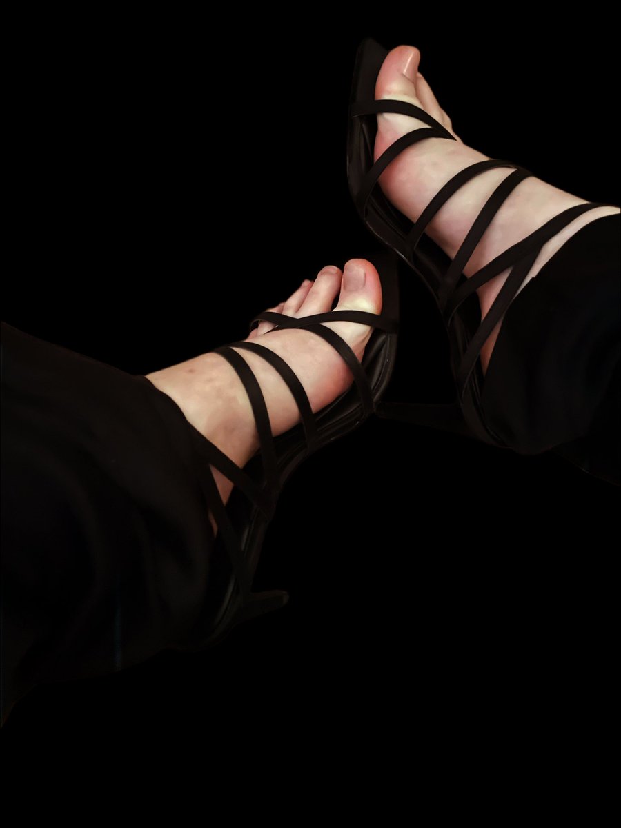 formyretweets's tweet photo. podaj BLIK pachole a może doznasz tej przyjemności wylizania mi stóp po całym dniu 😹😹💸 

mam ochotę na ZAKUPY

#findom #femdom #paypig #finsub @RT_findnude @rt_findom1 @rt_feet https://t.co/4PJwG0Qxw2