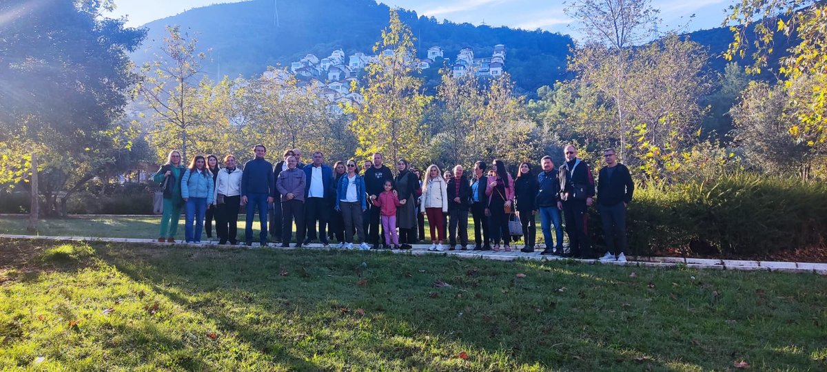 BalcovaMEM's tweet photo. 24Kasım Öğretmenler Günü etkinlikleri kapsamında ilcemiz öğretmenleriyle doğa yürüyüşü ve dogada kahvaltı etkinliği gerçekleştirildi.
@tcmeb @Yusuf__Tekin @izmir_ilmem @yahsiomer 
@ErhanAtilla7 https://t.co/JrPlsg876V