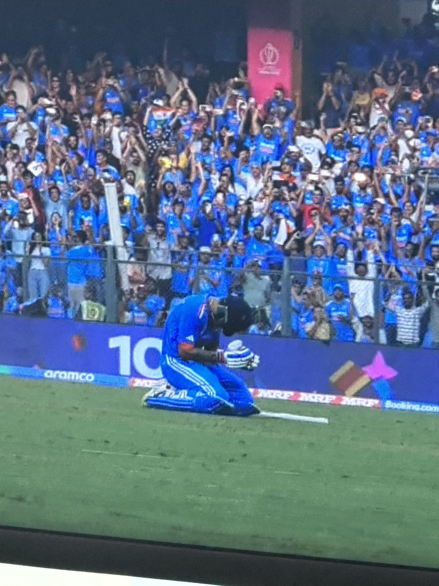 IrfanPathan's tweet photo. Virat Kohli Indian cricket Ka control room. Yaha se Jeet cotnrol hoti hai ab to sabse zyada shatak Ka control bhi @imVkohli ke naam. 🐐 https://t.co/7uDvdrr9bX