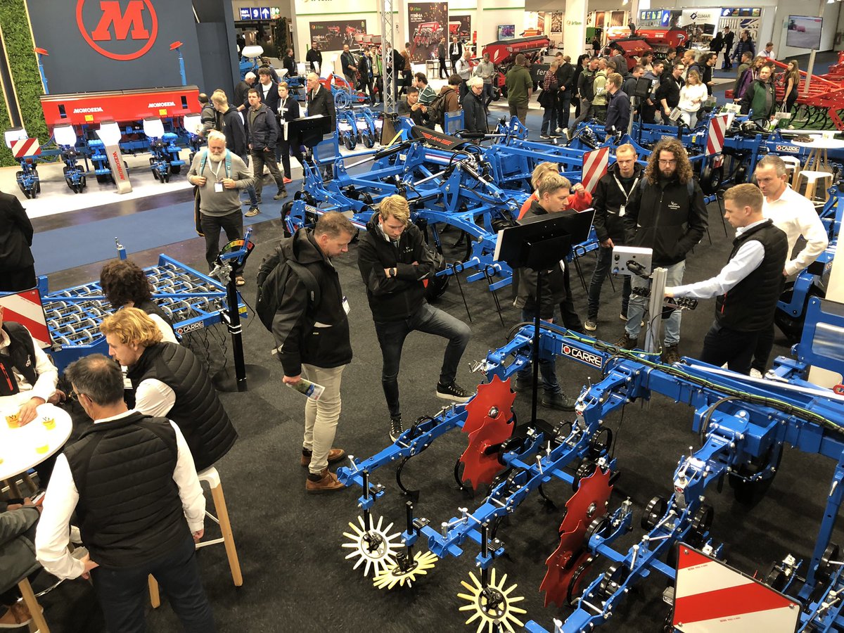 Carresas's tweet photo. 🇫🇷 Quatrième journée et l’équipe est au complet ! 😎🕺

Nous sommes tous prêts à vous accueillir sur le stand D52 - hall 11. 

En exclusivité, venez découvrir nos nouveautés ! https://t.co/jHtcL6rfOd