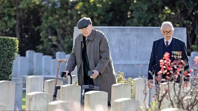 BondorNothing's tweet photo. ... see at the cinema, since #MichaelCaine has retired from acting. With #GlendaJackson having passed away, #TheGreatEscaper is a fitting finale for these cinema legends. #JamesBond fans will also notice #JohnStanding in the film. He voiced M in several BBC 007 radio dramas. 2/2 https://t.co/b0wWHZOTnG