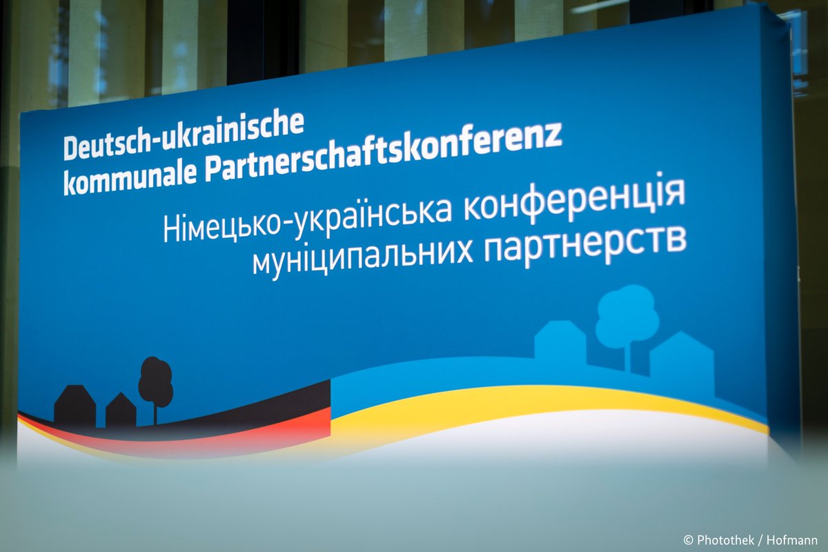 BMZ_Bund's tweet image. At the 🇩🇪-🇺🇦 Municipal Partnership Conference Minister @SvenjaSchulze68 emphasizes that Ukrainian municipalities are the driving force behind the reconstruction of #Ukraine. Their German counterparts want to support them in this. #BuildingBackBetter
