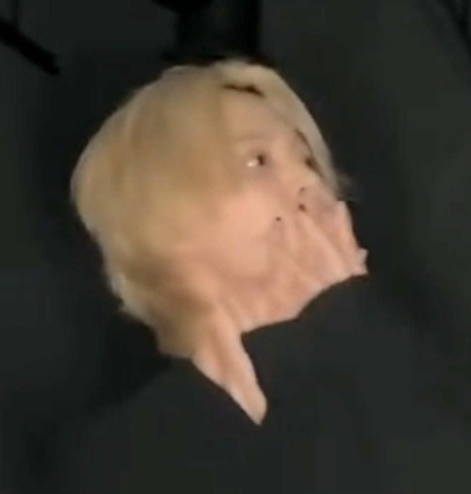 조명문젠지 화질문젠지 모르겠는데 무튼
박지민 손에 0.1초정도 네일한거처럼 보여지는거에 살짝 지림 ㅅㅂ