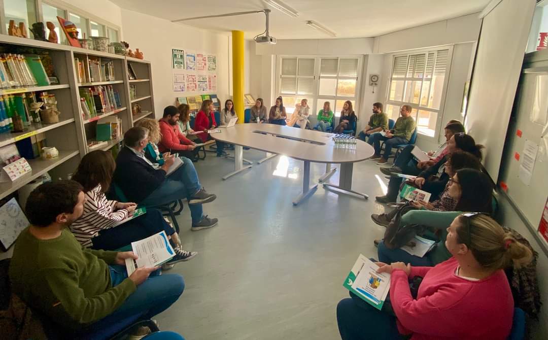 CpeeGloria's tweet photo. Ayer celebramos la Jornada de Puertas Abiertas para dar a conocer la oferta educativa de nuestro centro a los #EquiposdeOrientacion @CPAlcorisa @InnovaEducAr https://t.co/mS8SOjQOWF