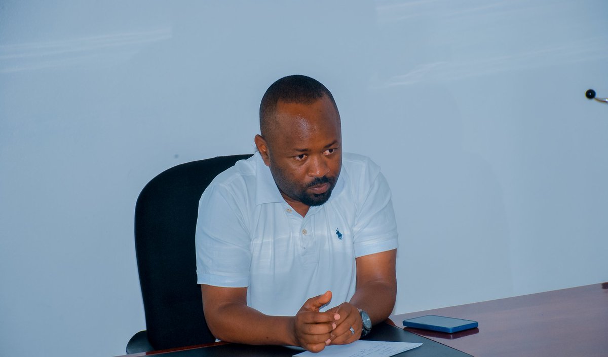 KireheDistrict's tweet photo. Uyu munsi Umuyobozi w'Akarere wungirije ushinzwe Iterambere ry'ubukungu @NzirabatinyaMo4 yakiriye itsinda riturutse @WaterRwanda baganira ku mushinga (Inuma project) bafite wo gukwirakwiza amazi meza mu Turere tugera ku 10 n'Akarere ka Kirehe karimo. https://t.co/02YzUvrCGP