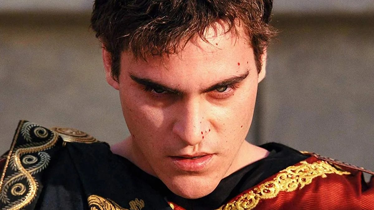 SitoCinema's tweet photo. Emperador, joker, cantante y uno de los mayores genios militares, simplemente Joaquin Phoenix. #Napoleon https://t.co/15a8kPJbFZ
