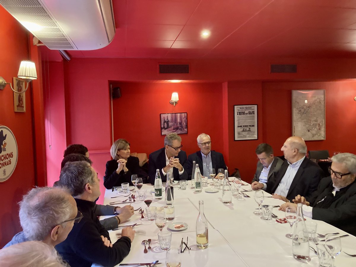 Yoda54SEA's tweet photo. Dernière cession de travaux autour d’une table lyonnaise. Merci à jean Pierre Lac pour la coordination des places financières régionales et à LPF pur l’organisation https://t.co/1aJxi1G3T1