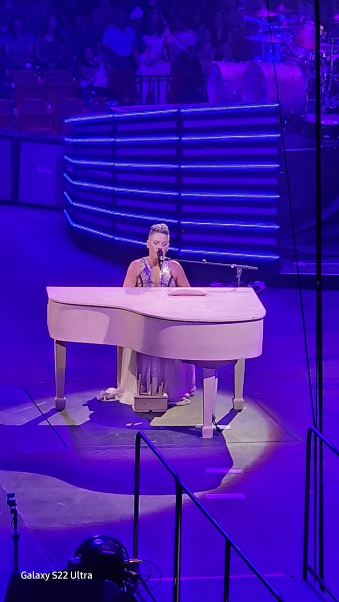 Mary_Garcia_22's tweet photo. When the God's of Music Therapy feel your need.... in comes @Pink to the rescue! What an incrediblenight of fabulous fun!!! Loved every second of tonight! #concerttherapy #musicislife #teacherlife #GenX https://t.co/sR2YyiyuY5