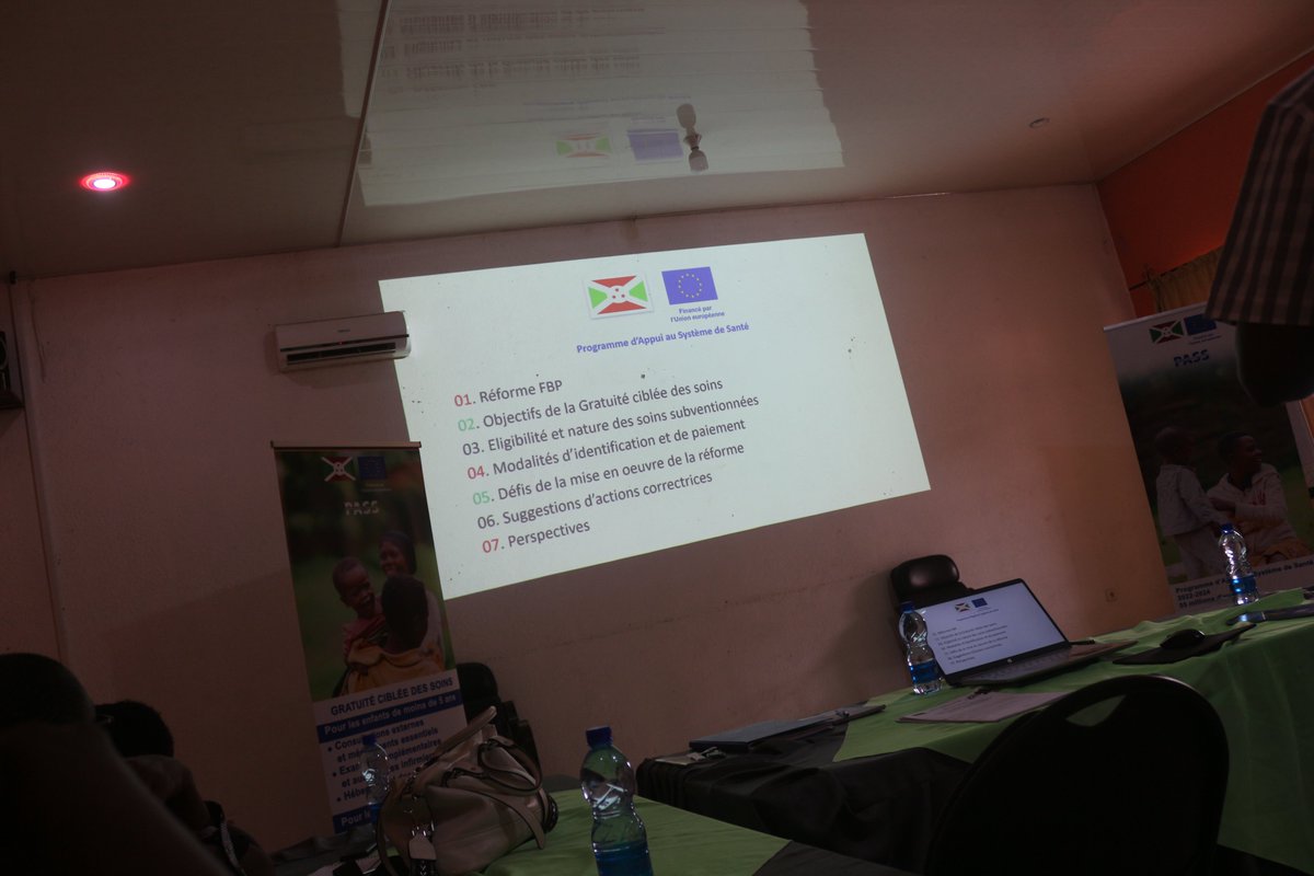 ida_mspburundi's tweet photo. #Burundi Bientôt des ateliers régionaux de formation  sur la gratuité ciblée des soins dans le cadre du financement basé sur les performances. Le @mspls_bdi &amp; @UE décident ainsi de renforcer la communication pour lever certains défis ds le secteur @mspls_bdi 
#FBP https://t.co/C0t9KFNSrA