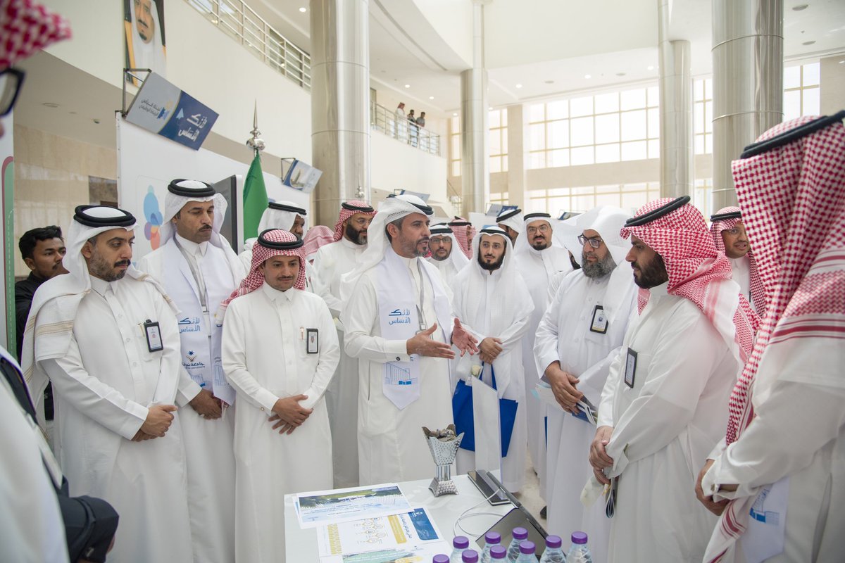 Najran_Univers's tweet photo. ضمن برامج ومبادرات #الارتباط_الوظيفي..

دشن د. يوسف الحازمي وكيل الجامعة للأعمال والاستثمار، بحضور د.بندر الشهري وكيل الجامعة للشؤون التعليمية؛ معرض "لأنك الأساس"، حيث استعرضت إدارات ووحدات الجامعة الخدمات التي تقدمها في سبيل تطوير بيئة العمل وإزالة الصعوبات والتحديات لرفع إنتاجية الموظفين.
#جامعة_نجران