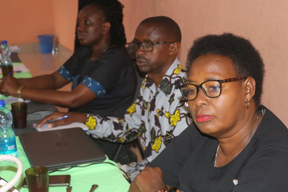 ida_mspburundi's tweet photo. #Burundi Bientôt des ateliers régionaux de formation  sur la gratuité ciblée des soins dans le cadre du financement basé sur les performances. Le @mspls_bdi &amp; @UE décident ainsi de renforcer la communication pour lever certains défis ds le secteur @mspls_bdi 
#FBP https://t.co/C0t9KFNSrA