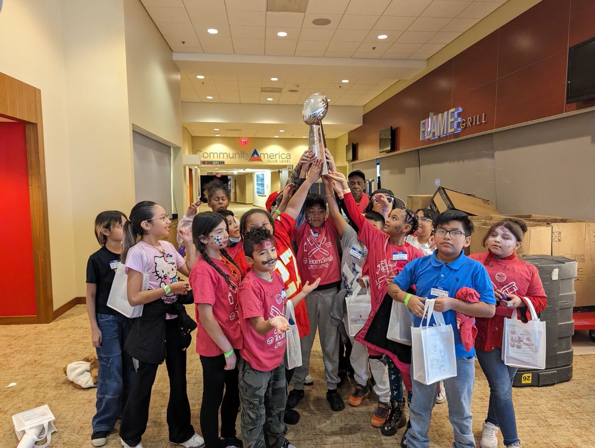 KeriTofKC's tweet photo. Our @DouglassDolphi1 students had an amazing day at @GEHAField for the TeamSmile event! Students received FREE dental work, got to meet @kcwolf and several of the players/staff! Fun was had by all! @Mstewart_2u @KCKPSHR @kckschools #kansascitychiefs #teamsmile #oralhealth https://t.co/qKKdpSB41X