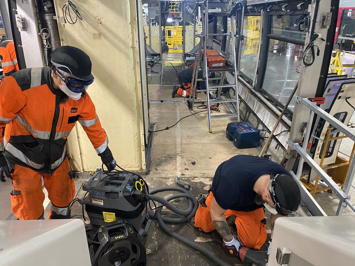 CelineCzermak's tweet photo. Engagement fort de la Région @hautsdefrance dans l’exceptionnelle rénovation &amp; modernisation de 150 trains @TERHDF. Les femmes&amp;hommes de @SNCFVoyageurs mènent les opérations au Technicentre industriel d’Hellemmes pour une #mobilité durable🌿.

Communiqué▶️https://t.co/QnImU1iIHs https://t.co/8aOQwKD43w
