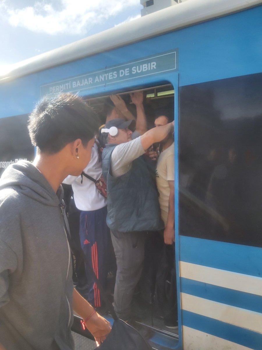 fabelforti's tweet photo. @TrenSarmientoFC @TrenesArg  que bien se viaja Dios!!!!! https://t.co/juX7PeSBot