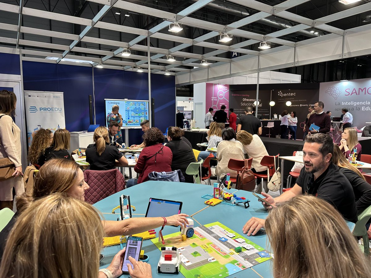 innovaedum's tweet photo. Seguimos con un Taller Robótica educativa para las etapas de infantil y primaria en @SIMOEDU_ con la Fundación Integra. https://t.co/q9rrOklAxu