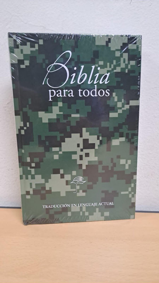 ypma_albert's tweet image. 4,000 extra military Bibles for the Catholic Chaplaincy of Honduras thanks to: 
- Koch Foundation, Florida
- @sbuhn
- our advisor @MilArchUSA
- @FFAAHN (transport)
- a special contribution of @CanadianBible and others

#BiblicalValues #Honduras