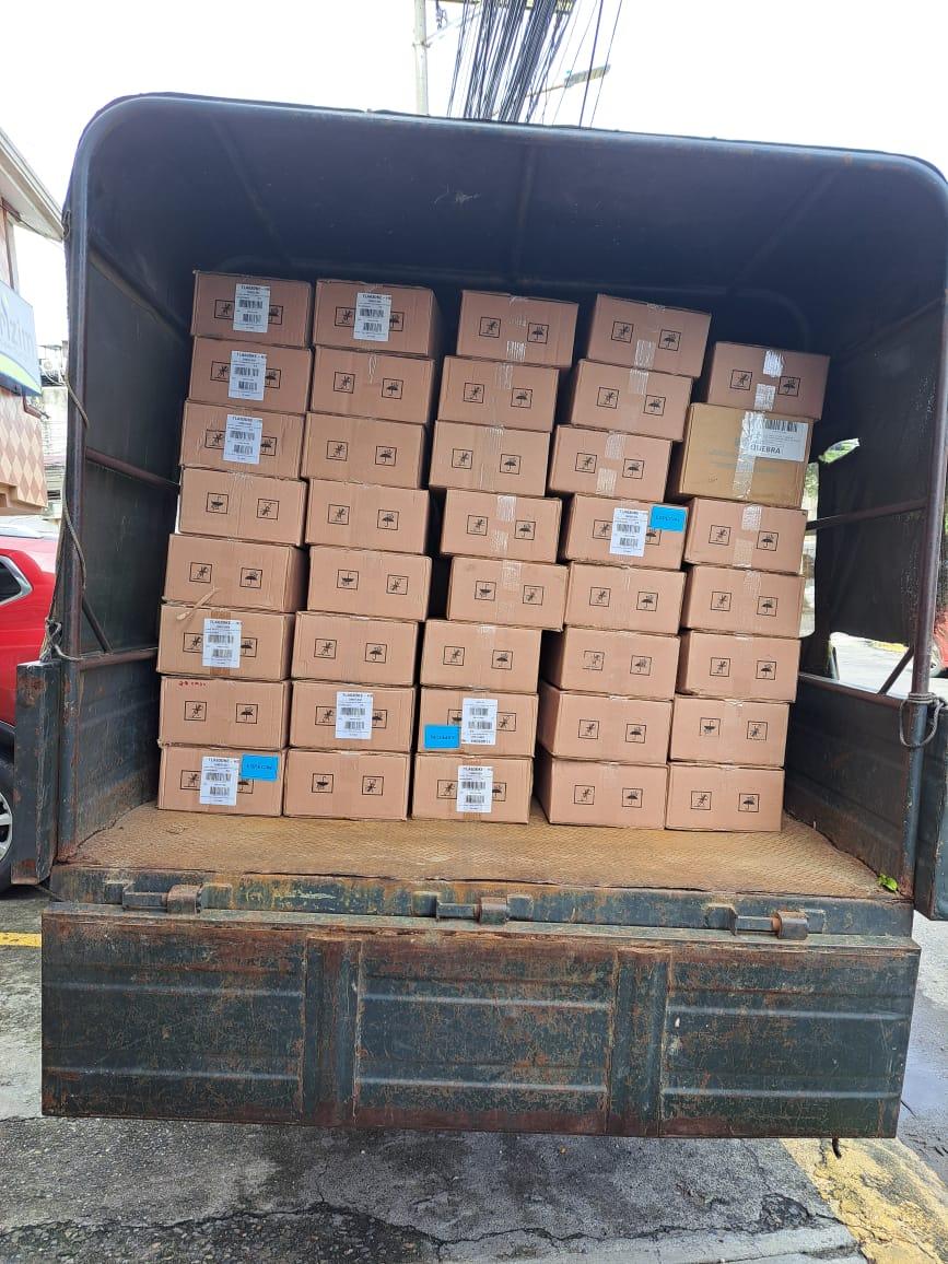 ypma_albert's tweet image. 4,000 extra military Bibles for the Catholic Chaplaincy of Honduras thanks to: 
- Koch Foundation, Florida
- @sbuhn
- our advisor @MilArchUSA
- @FFAAHN (transport)
- a special contribution of @CanadianBible and others

#BiblicalValues #Honduras