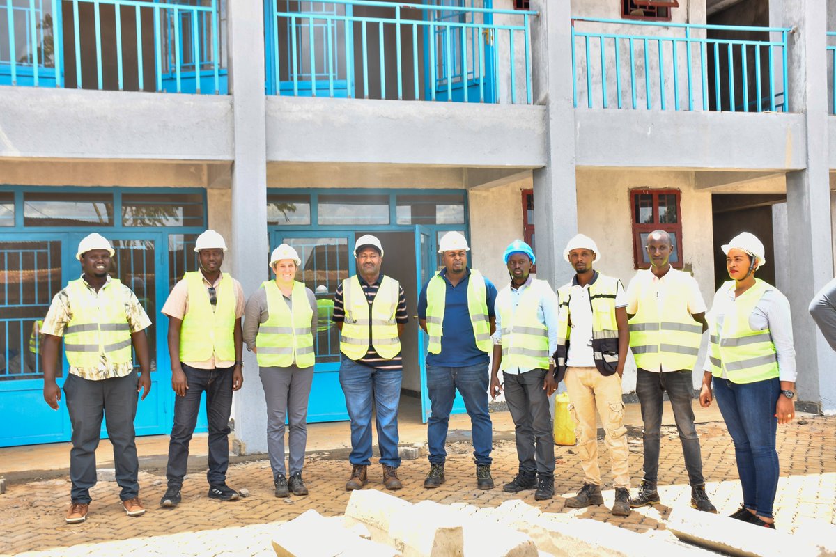 Ngoma District (@ngomadistrict) on Twitter photo Uyu munsi, Umuyobozi w'Akarere wungirije ushinzwe iterambere ry'ubukungu <a href="/MapambanoN/">MAPAMBANO NYIRIDANDI</a> yakiriye itsinda rya NELSAP riyobowe na Calil Phillips basura ibikorwa uyu mushinga ufatanya n'Akarere birimo inzu y'urubyiruko, Ikigo nderabuzima cya Kazo n'isoko rya Gafunzo. Uyu munsi, Umuyobozi w'Akarere wungirije ushinzwe iterambere ry'ubukungu <a href="/MapambanoN/">MAPAMBANO NYIRIDANDI</a> yakiriye itsinda rya NELSAP riyobowe na Calil Phillips basura ibikorwa uyu mushinga ufatanya n'Akarere birimo inzu y'urubyiruko, Ikigo nderabuzima cya Kazo n'isoko rya Gafunzo.