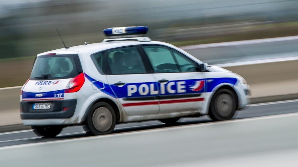 BFMMarseille's tweet photo. 🔴 ALERTE INFO
Marseille: une famille échappe de peu à des tirs de kalachnikov qui ciblaient leur appartement
https://t.co/gFm3Clfk25 https://t.co/nKbd0zqfUw