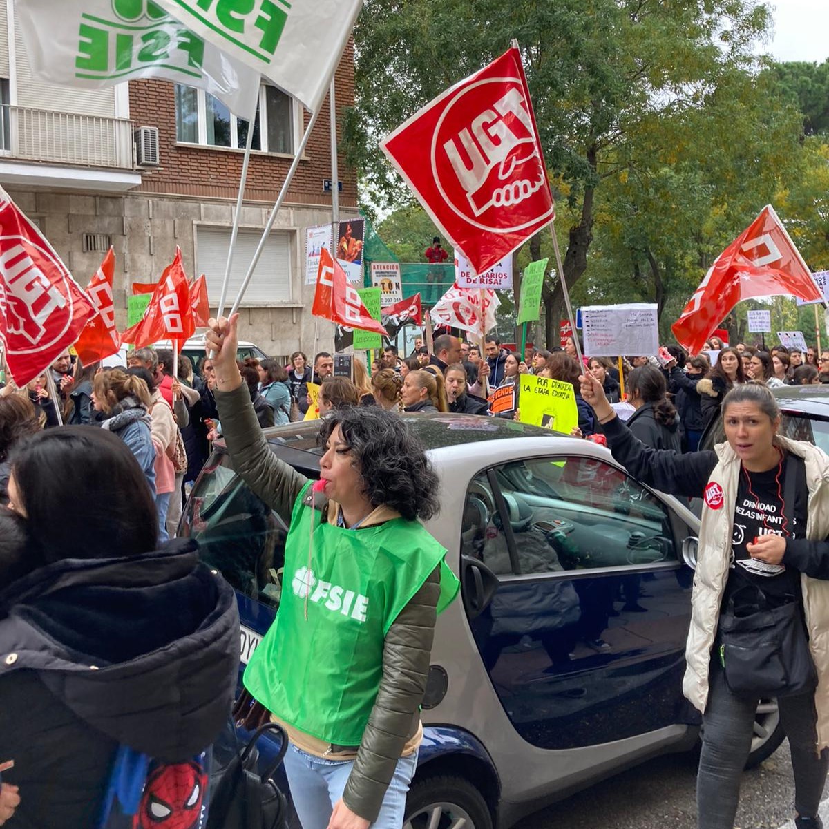 fsiemadrid's tweet photo. 📢 ¡𝗬𝗔 𝗘𝗦𝗧𝗔𝗠𝗢𝗦 𝗣𝗥𝗘𝗣𝗔𝗥𝗔𝗗𝗢𝗦! 📢

📍 La concentración ha comenzado. Nos encontramos frente a la sede de ACADE en la calle Ferraz, 85 de  #Madrid luchando por #SalariosDignos y una #MejoraCondiciones Laborales para las trabajadoras y  de educación infantil. 🗣️ https://t.co/29VPKbeCLL