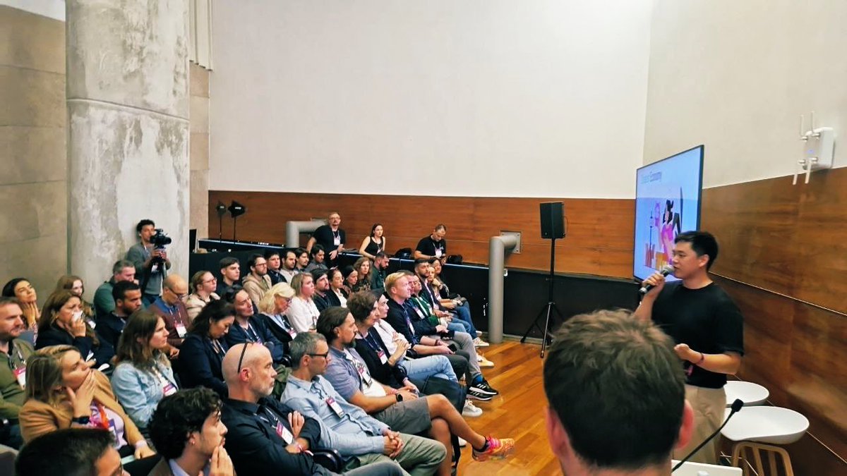 ✨ Resumo da incrível Masterclass da #Algorand com o sensei @chriskim_devrel ontem na #WebSummit2023 ! 

🤯 Hoje, voltamos para mais uma Masterclass às 13h30 na Sala 4. 

Não percam, venham cedo porque ontem tivemos full house ! 🏃‍♂️🏃‍♀️