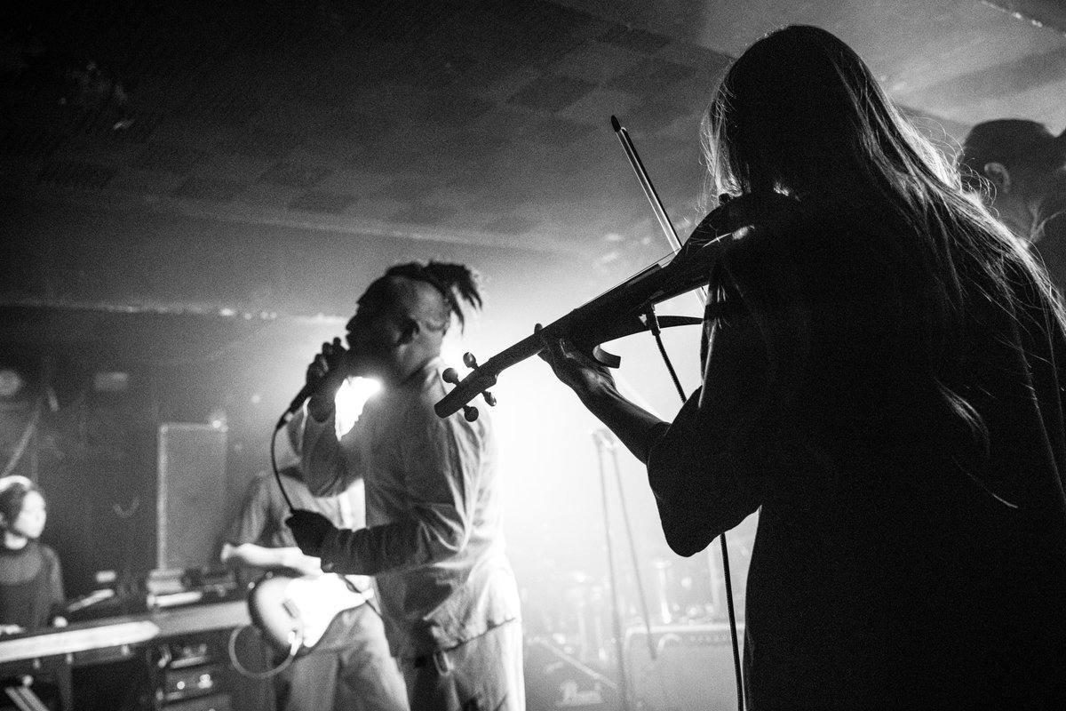 Vampillia今年唯一の東京ライブ@下北沢ERA with NADJAの予約待っています!!
特典ありなのでよろしくお願いします!!

予約はvampilliaofficial@gmail.com又はDMからどうぞ!! 

11/24(金)＠RDS_ERA 

Nadja
Vampillia
PALE

OPEN 19:00  START 19:30
ADV￥3,800(+1d) DOOR￥4,300(+1d)