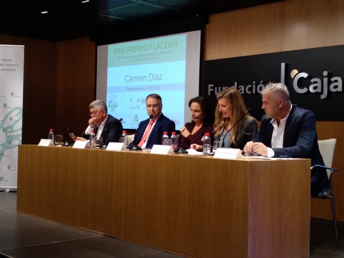 FLACEMA's tweet photo. 👥 Nuestra presidenta, Carmen Díaz, da la bienvenida junto a Francisco Galván, responsable de Acción Social de @Cajasol y los vicepresidentes de #FLACEMA @Joseccooand, secretario general de @CCOOHabitat_AN, y @JRodrguezSauced, secretario general de @fica_andalucia. https://t.co/1KrdC8l6sn
