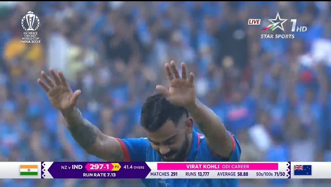 Apalak18's tweet photo. We bow down to you KING @imVkohli 🙌🏼
#ViratKohli𓃵 https://t.co/DvI6IgjvrX