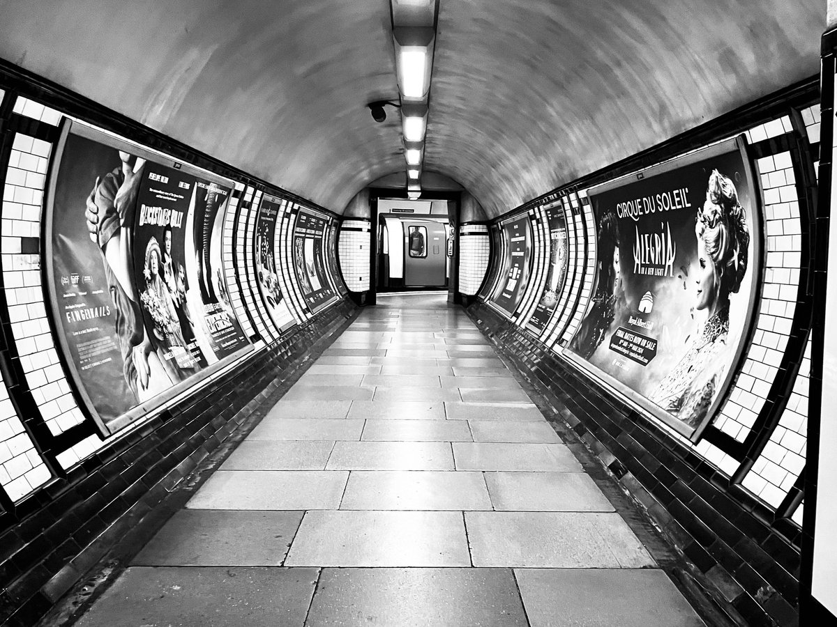 A stunning photo of #Tooting Broadway tube, captured by @RichMonochrome, who posts one black and white photo every day – thanks for sharing!