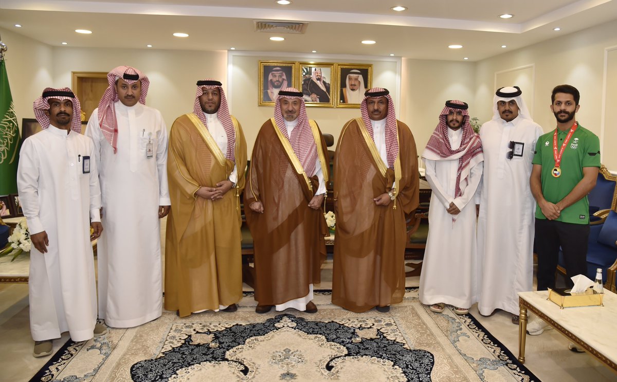 أمير #نجران يستقبل مدير فرع وزارة الرياضة بالمنطقة. 
spa.gov.sa/N1998302