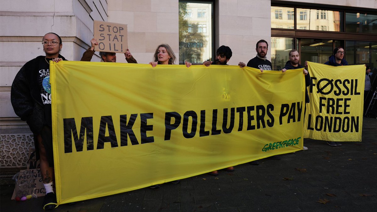 🚨 BREAKING: Today Greenpeace activists are in court with Greta Thunberg, <a href="/fossilfreeLDN/">Fossil Free London</a> and <a href="/XRebellionUK/">Extinction Rebellion UK 🌍</a> for protesting a meeting of Big Oil CEOs.

But it's climate wrecking CEOs who should be in court NOT activists holding them to account.

It’s time to make polluters pay!
