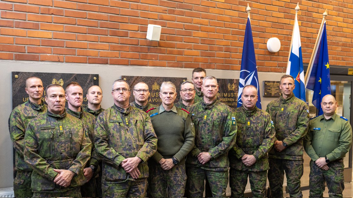 Tarkastin <a href="/MaasotaK/">Maasotakoulu</a> -  fokus oli aliupseerien koulutuksen kehittämisessä. Keskustelussa mukana <a href="/Maavoimat/">Maavoimat</a> vanhimmat aliupseerit - kentän ja kokemuksen äänet otetaan huomioon.
Keskusteluissa myös Ukrainan sodan kokemukset, LL/LI toiminta ja yhteistoiminta UKR maavoimien kanssa.