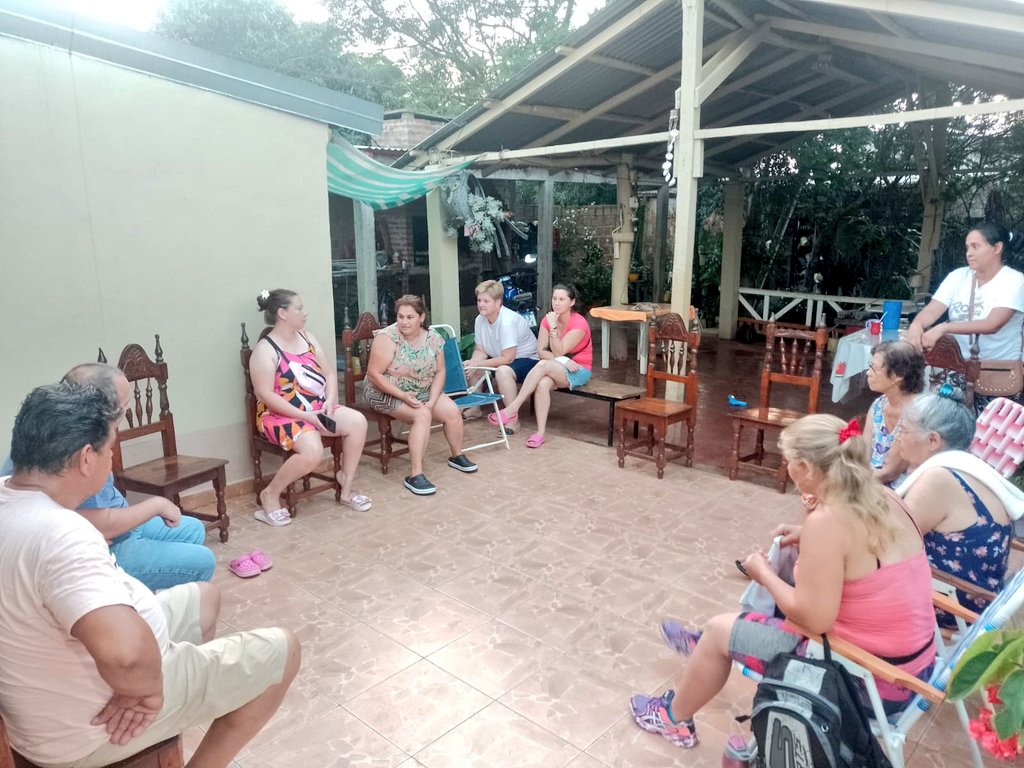 strassermarcelo's tweet photo. Reunión con los vecinos del Barrio Nuevo Amanecer. Gracias Margarita Medina y a los vecinos
#MassaPresidente
#UnionPorLaPatria https://t.co/7J7afwSR4Y