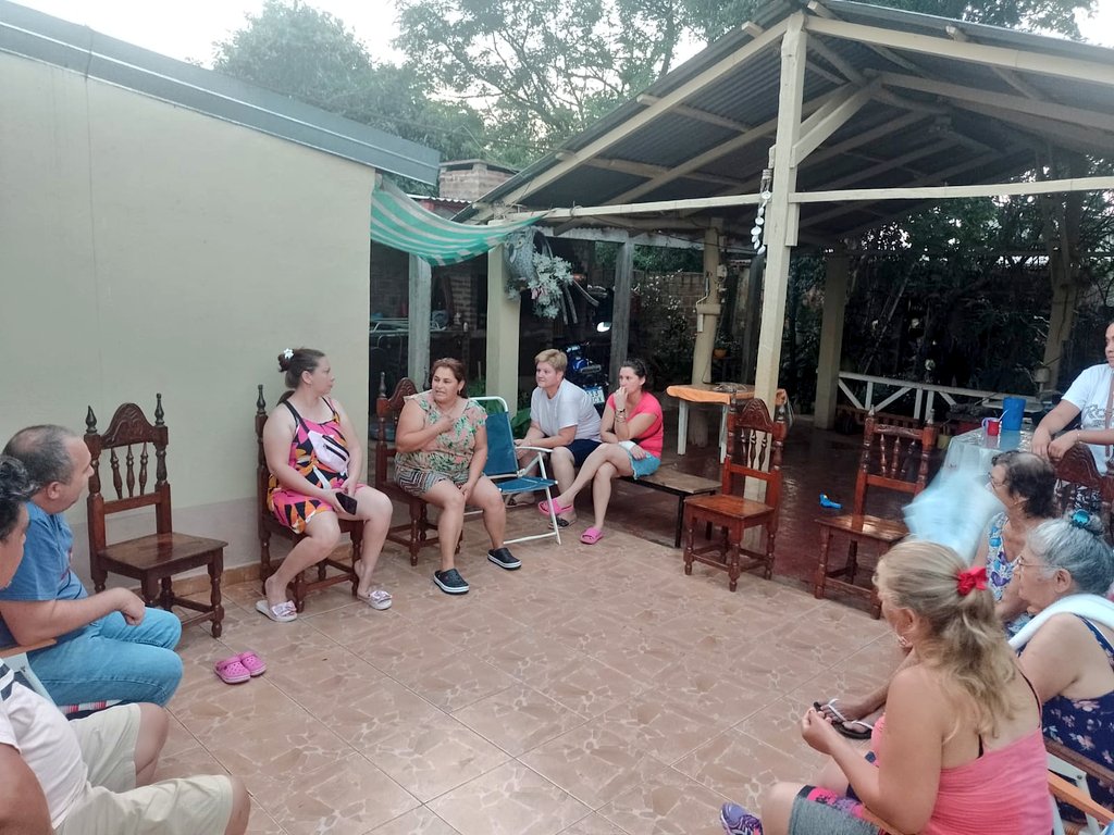 strassermarcelo's tweet photo. Reunión con los vecinos del Barrio Nuevo Amanecer. Gracias Margarita Medina y a los vecinos
#MassaPresidente
#UnionPorLaPatria https://t.co/7J7afwSR4Y