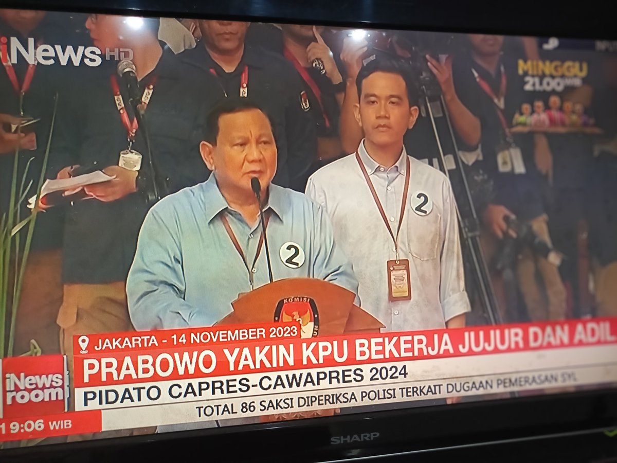 Sampai sekarang masih salah fokus dengan raut muka Gibran.