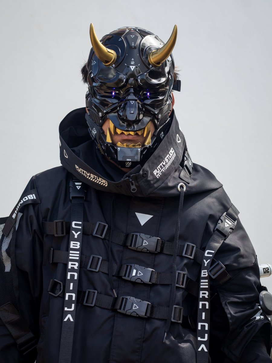 put_padee's tweet photo. Oni Mecha Predator edition 
New design Release next year 
Predator inspired
Oni + Predator 
#techwear #cyberpunk #mask #darkwear https://t.co/EVppbCdmCy
