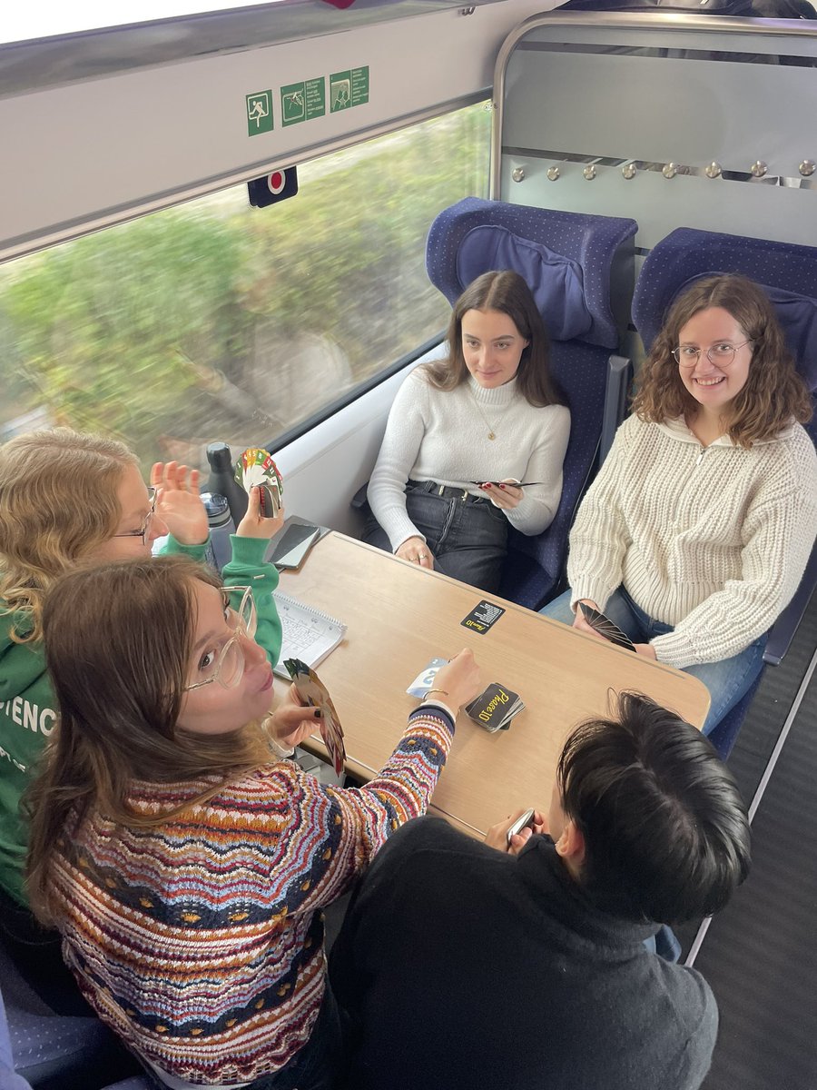 lars_rademacher's tweet photo. Mit 30 Studierenden des Studiengangs @onkomm sind wir auf dem Weg zum @prreport_de Camp #prreportcamp nach Berlin. Noch ist die Stimmung blendend! Aber sind wir mal gespannt, wie wir morgen Abend wieder heim kommen mit der @DB_Bahn 
Spontan gute Ideen @DanielNeuen ?? https://t.co/N03LAoWyk0
