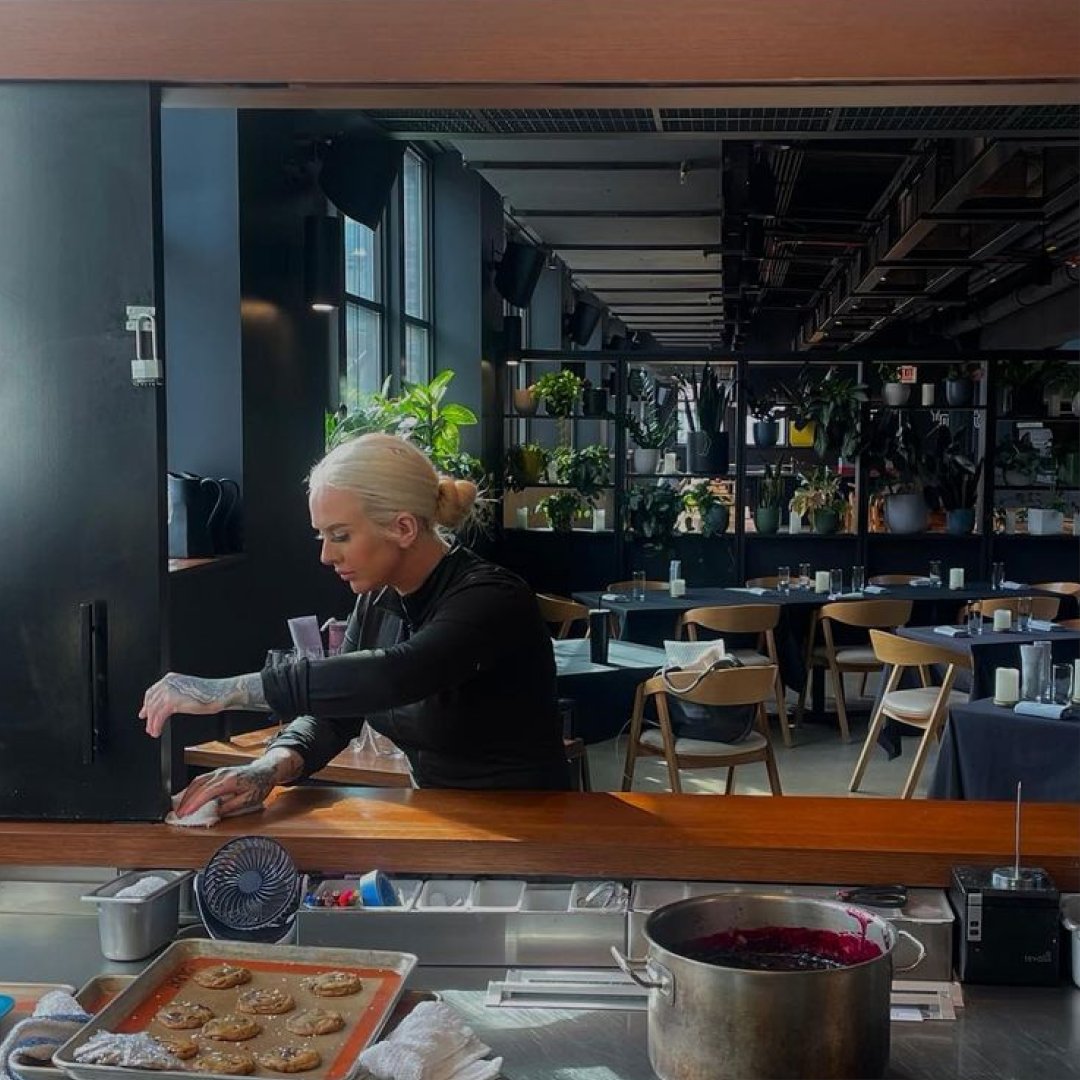 𝑇ℎ𝑒 𝑂𝑟 𝑁𝑜𝑖𝑟 𝑒𝑥𝑝𝑒𝑟𝑖𝑒𝑛𝑐𝑒 𝑐𝑟𝑒𝑎𝑡𝑖𝑛𝑔 𝑚𝑦 𝑜𝑤𝑛 𝑐𝑢𝑠𝑡𝑜𝑚 𝑐ℎ𝑜𝑐𝑜𝑙𝑎𝑡𝑒- 𝐿𝑦𝑛𝑒𝑎́ 𝑤𝑖𝑡ℎ 𝐶𝑎𝑐𝑎𝑜 𝐵𝑎𝑟𝑟𝑦 𝑓𝑒𝑎𝑡𝑢𝑟𝑒𝑑 𝑖𝑛 3 𝑟𝑒𝑠𝑡𝑎𝑢𝑟𝑎𝑛𝑡𝑠 Tatum Lyneá Sinclair, Executive Pastry Chef at <a href="/s/">『S』</a>.k.y.restaurant #cacaobarry #ornoir