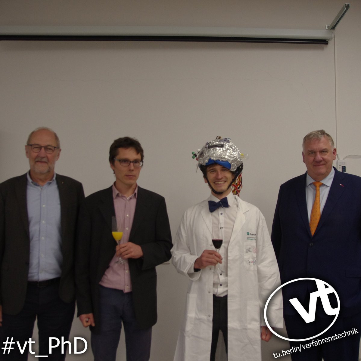 tub_vt's tweet photo. *
We congratulate Franz Mantei from #FraunhoferISE for successfully defending his PhD thesis with the topic "Large-scale production of oxymethylene dimethyl ethers".
https://t.co/VkTwjawO2p
#vt_phd #dontjustcelebrate
#fgvt #vt @tuberlin https://t.co/wR51nOxFRi