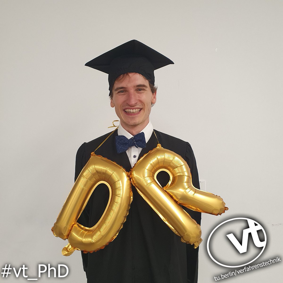 tub_vt's tweet photo. *
We congratulate Franz Mantei from #FraunhoferISE for successfully defending his PhD thesis with the topic "Large-scale production of oxymethylene dimethyl ethers".
https://t.co/VkTwjawO2p
#vt_phd #dontjustcelebrate
#fgvt #vt @tuberlin https://t.co/wR51nOxFRi