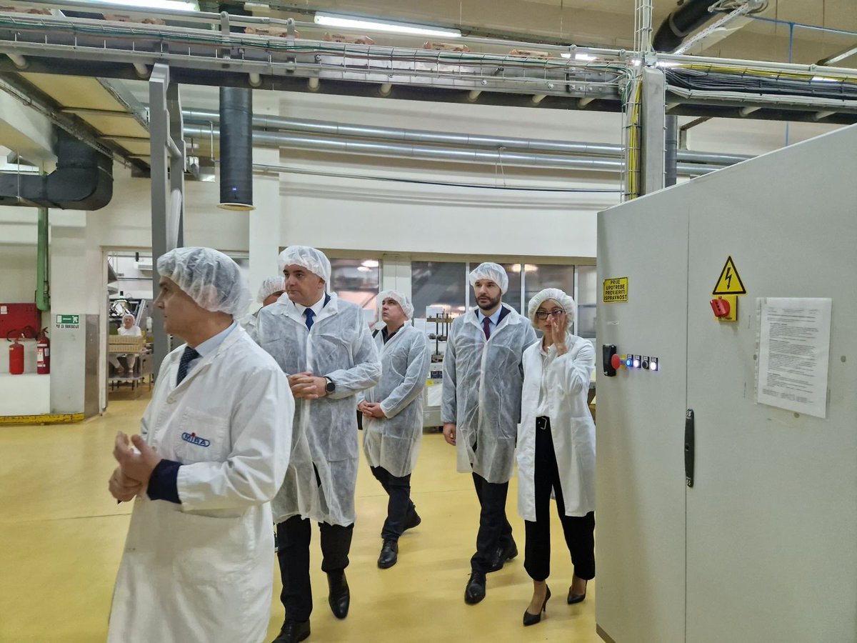 Министар пољопривреде Саво Минић: „Министарство je кроз капиталне инвестиције за Фабрику "Мира" издвојило 200.000 КМ за подршку технолошкој опреми. "Мира" у Приједору озбиљан je гигант у Републици Српској, имајући у виду број радника, капацитет и проценат извоза.”