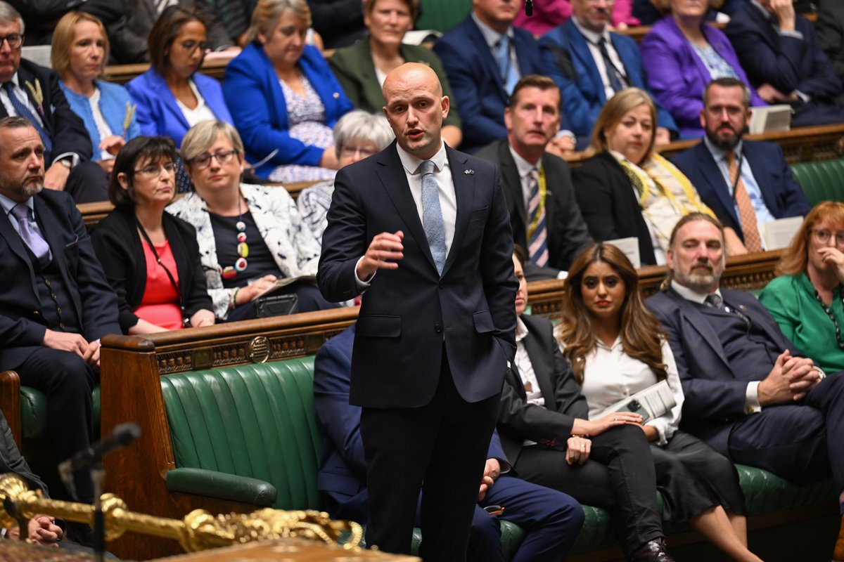 .<a href="/StephenFlynnSNP/">Stephen Flynn MP</a>: "In 2010, the former Prime Minister, and now Foreign Secretary, David Cameron said: 'that people in Gaza are living under constant attacks and pressure in an open-air prison'." #PMQs