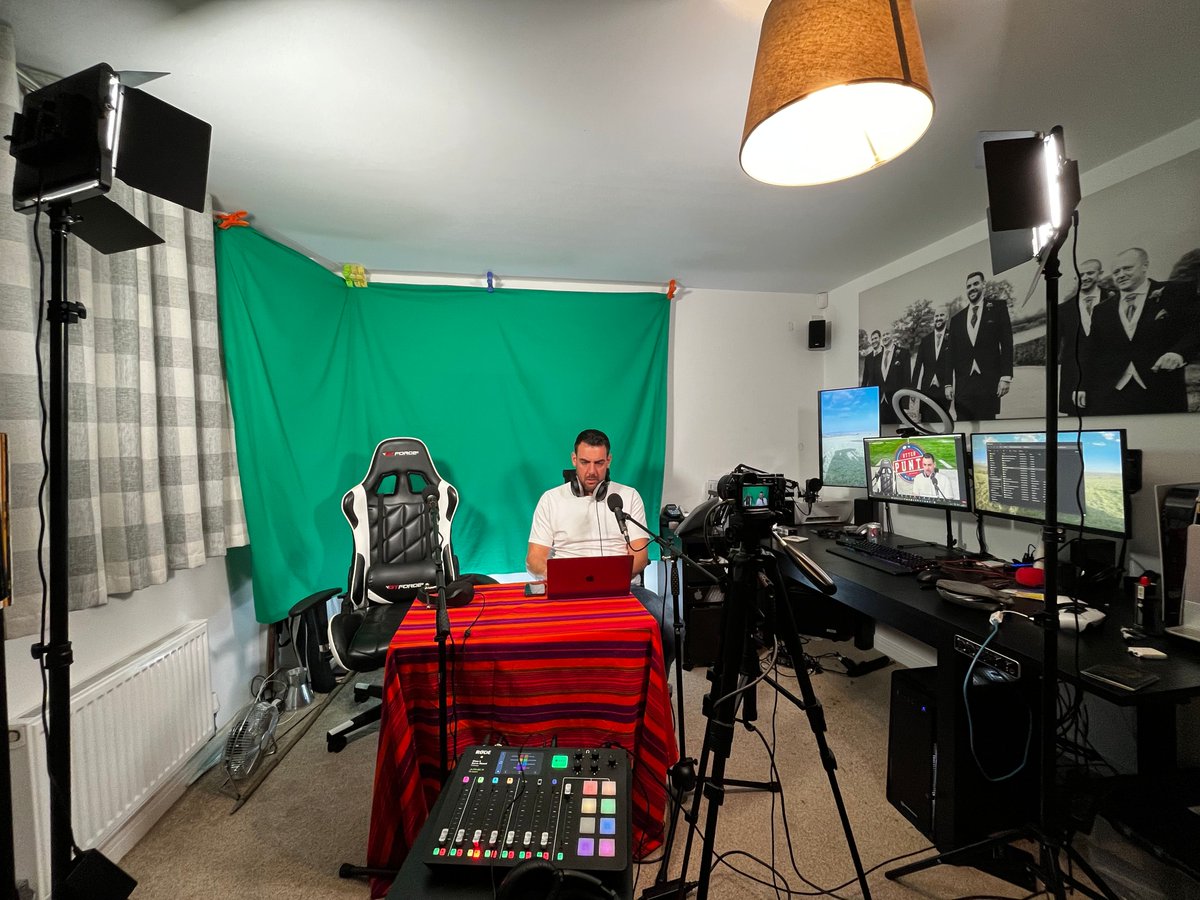 MeltingIt's tweet photo. We’re guilty of showing off a bit at #MeltingIt. We love what we do &amp; the finished product makes it worthwhile but sometimes a peek behind the curtain is what’s required.👀

Check it out 👉 https://t.co/35ZMraxtaV 

💻https://t.co/h8WmbgrTFw

#podcasts https://t.co/5OkSflwpA4