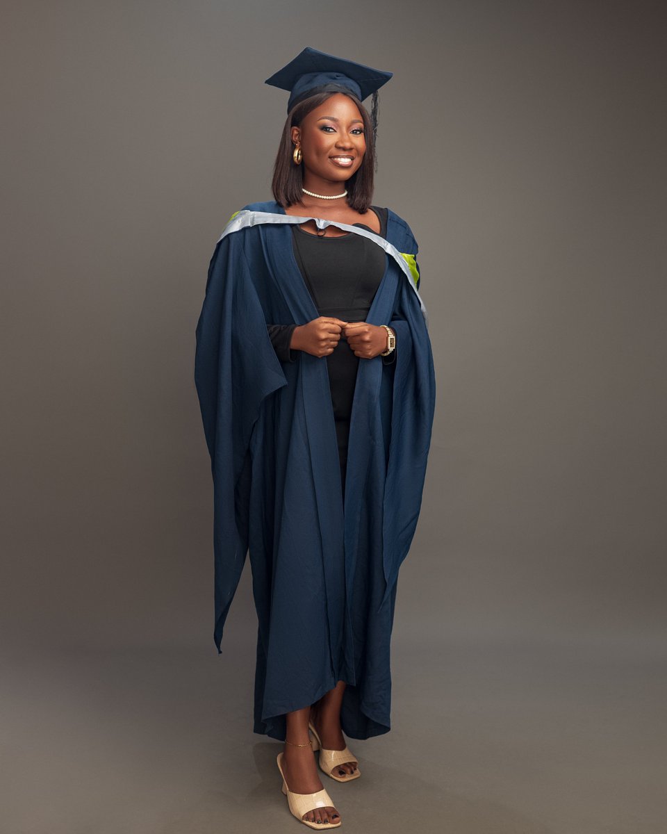 _depeju_'s tweet photo. Officially a graduate from the university of Ibadan. Phew!😮‍💨. https://t.co/toDXY3oGkY