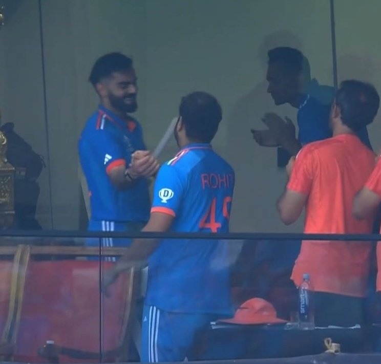 ektara03_'s tweet photo. Ngl loving this friendship between Rohit and Virat 🧿❤️ https://t.co/jM6CQBOFHw
